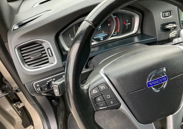 Volvo V60 cena 42900 przebieg: 245324, rok produkcji 2014 z Polanów małe 781